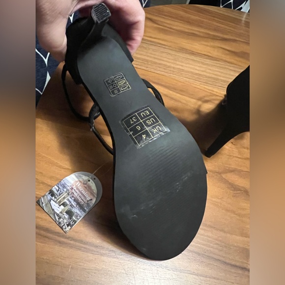 NWOB. London Rag heels, Black suede. - Picture 7 of 9